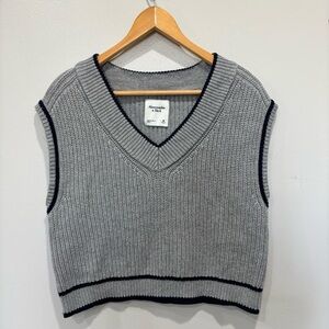 Abercrombie & Fitch Knit V-Neck Vest Sweater Women’s Size Medium